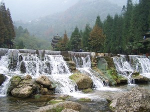 Водопады в горах Цинчэн 